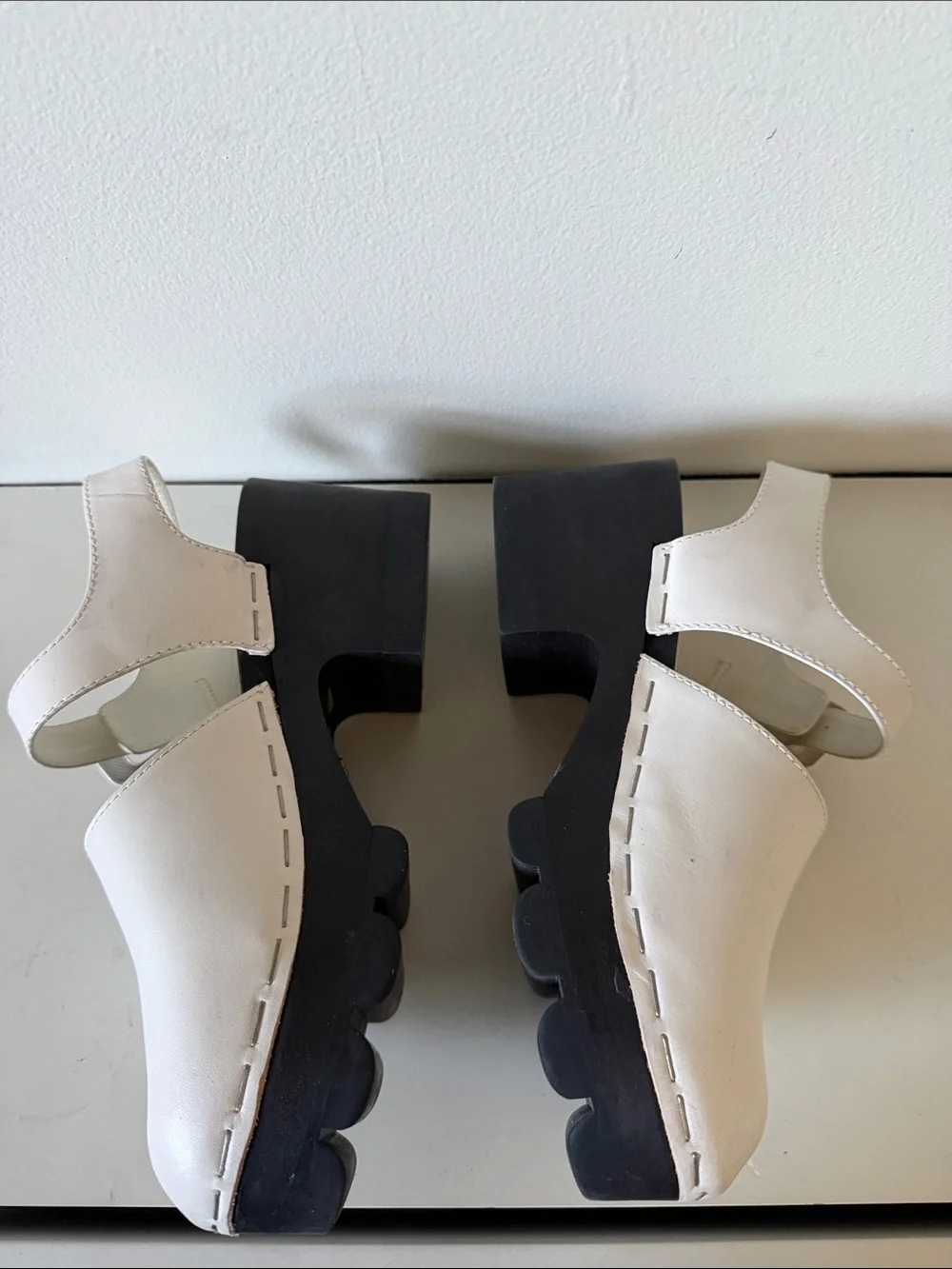 Tory Burch Runway Lug-sole Leather Clog Clogs. Cream Sz 9.5